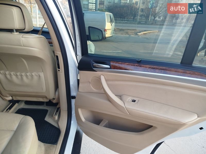 Внедорожник / Кроссовер BMW X5 2010 в Коростышеве