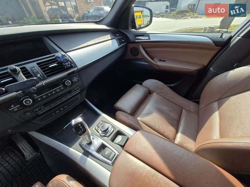 Внедорожник / Кроссовер BMW X5 2011 в Костополе