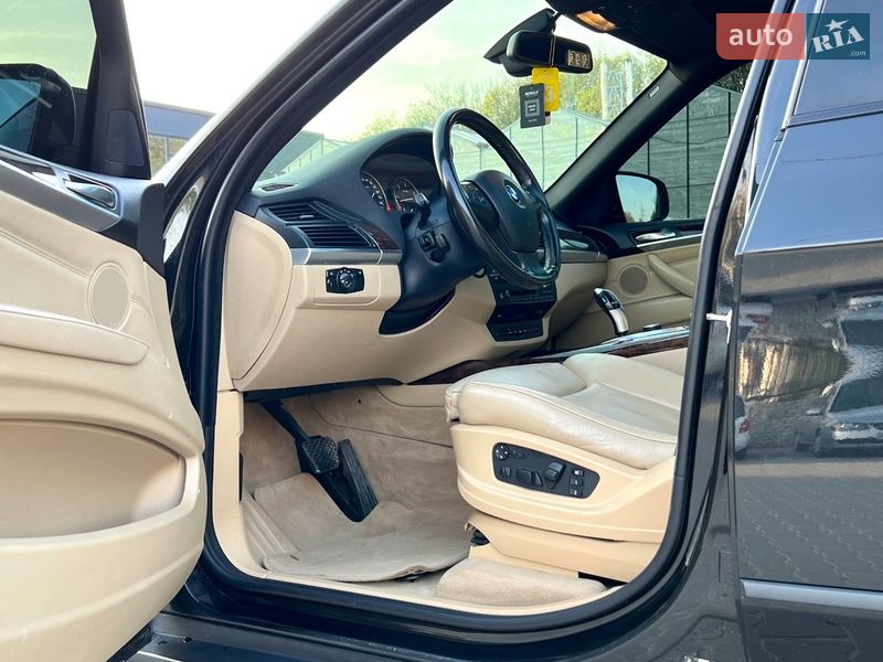 Внедорожник / Кроссовер BMW X5 2008 в Вараше