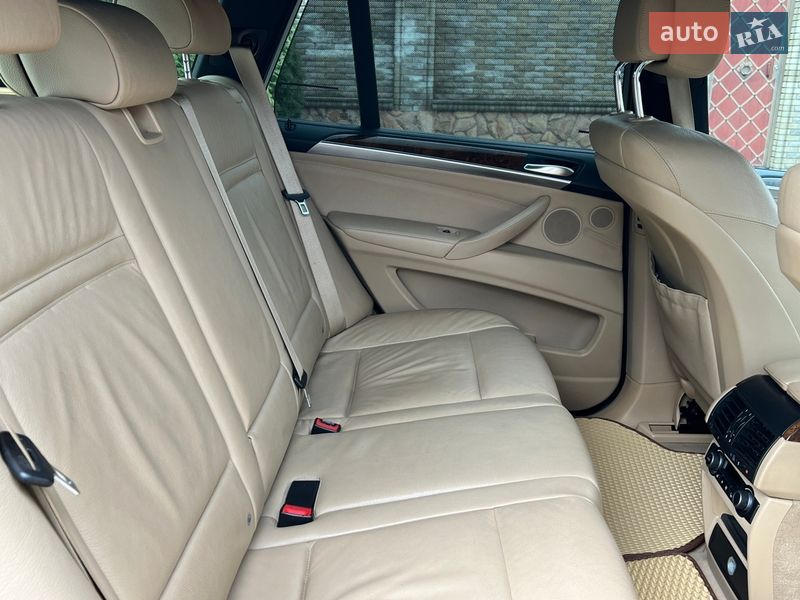 Внедорожник / Кроссовер BMW X5 2010 в Ровно