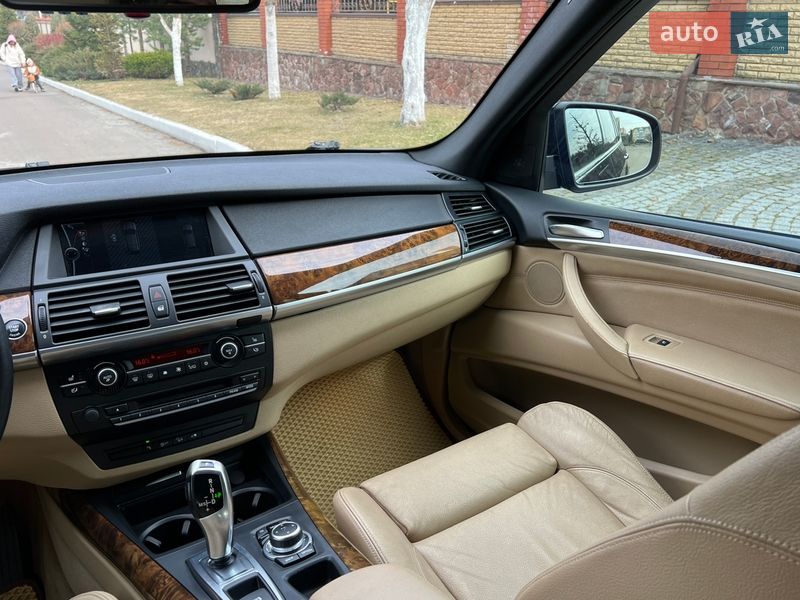 Внедорожник / Кроссовер BMW X5 2010 в Ровно