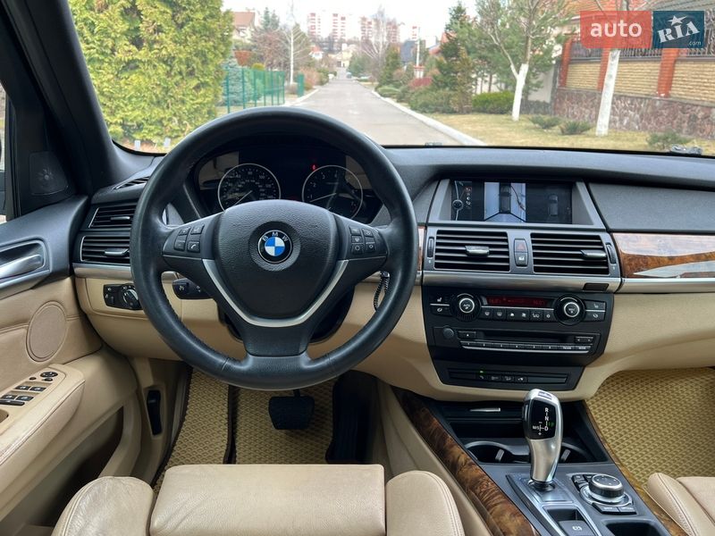 Внедорожник / Кроссовер BMW X5 2010 в Ровно