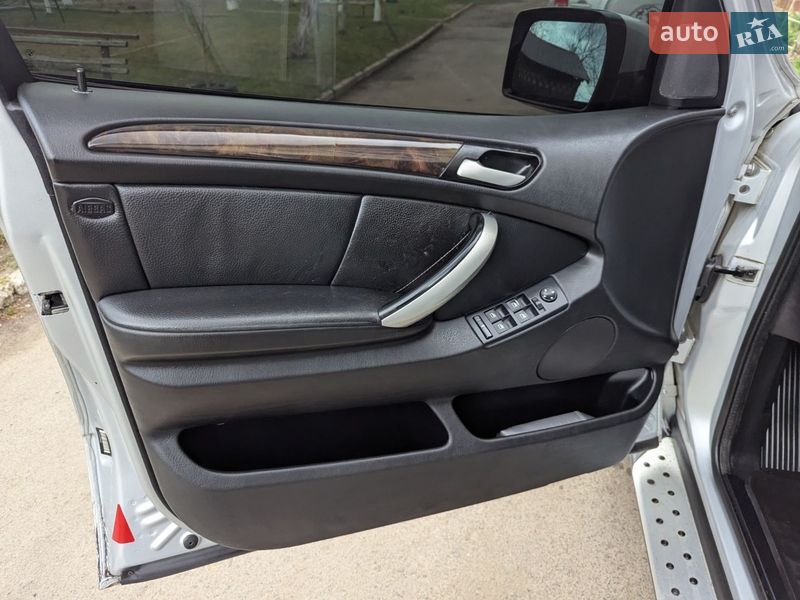 Внедорожник / Кроссовер BMW X5 2001 в Млинове