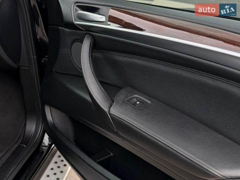 Внедорожник / Кроссовер BMW X5 2011 в Ровно