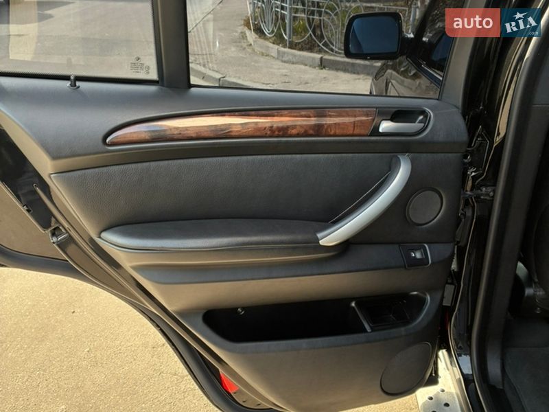 Внедорожник / Кроссовер BMW X5 2004 в Киеве