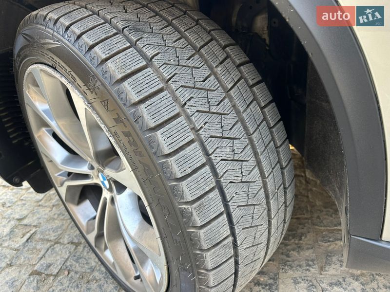 Позашляховик / Кросовер BMW X5 2014 в Чернівцях