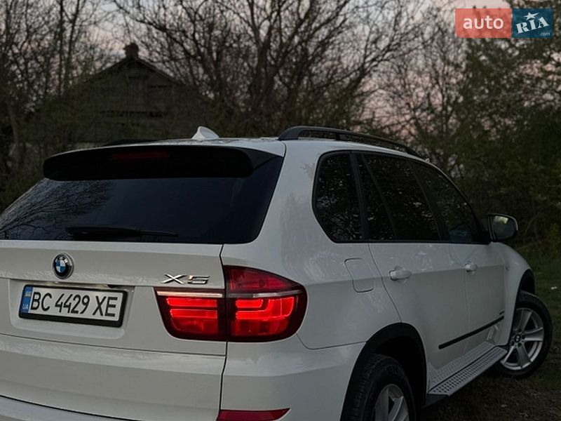 Позашляховик / Кросовер BMW X5 2012 в Чернівцях