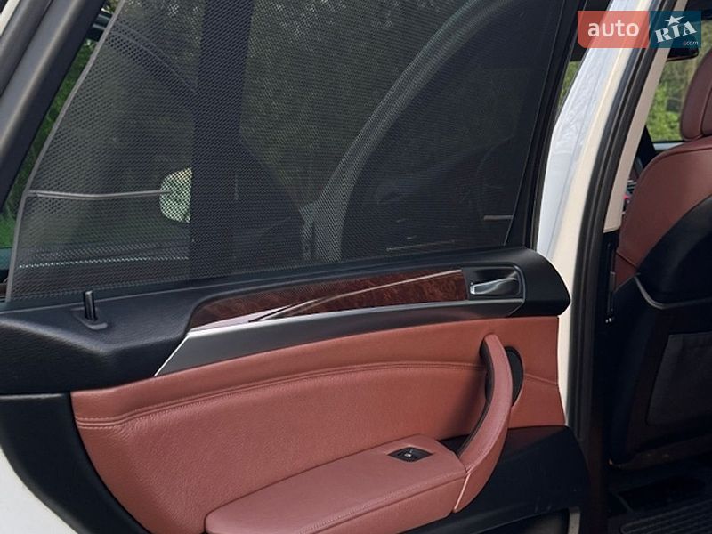 Позашляховик / Кросовер BMW X5 2012 в Чернівцях