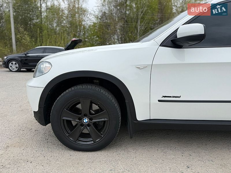 Внедорожник / Кроссовер BMW X5 2010 в Звягеле