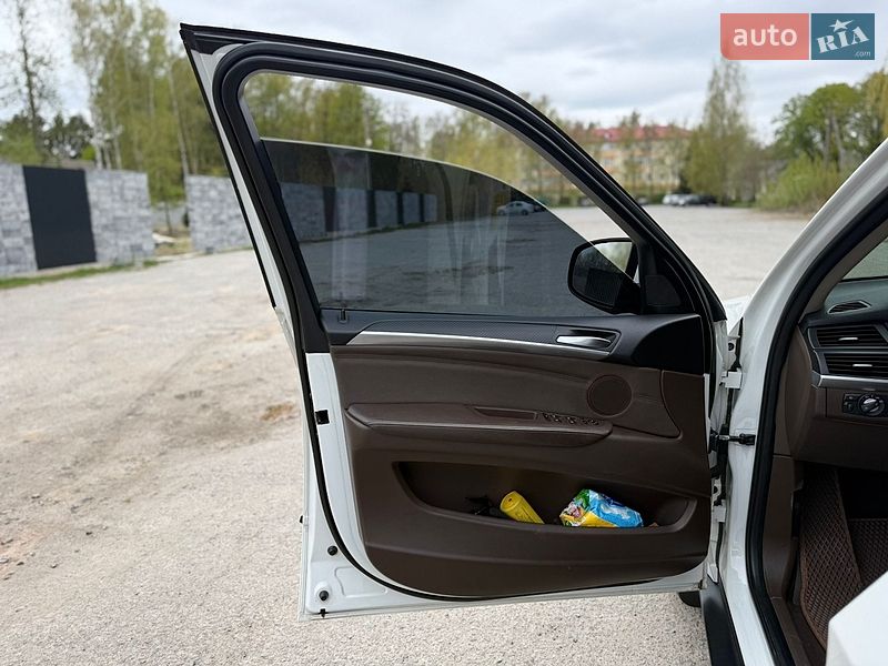 Внедорожник / Кроссовер BMW X5 2010 в Звягеле