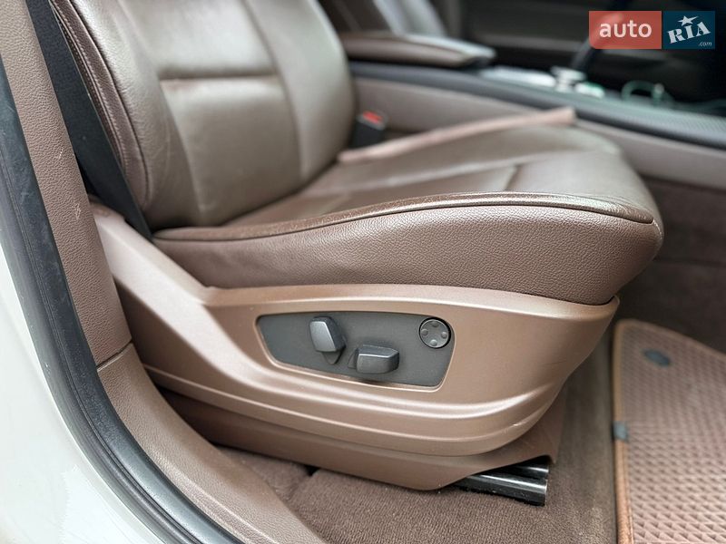 Внедорожник / Кроссовер BMW X5 2010 в Звягеле