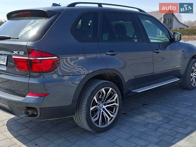 Внедорожник / Кроссовер BMW X5 2012 в Черновцах