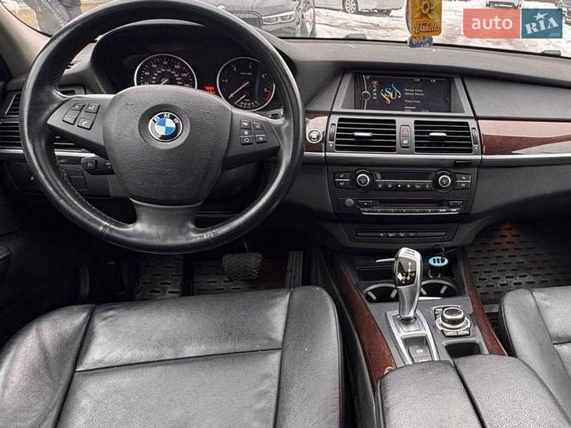 Внедорожник / Кроссовер BMW X5 2012 в Черновцах