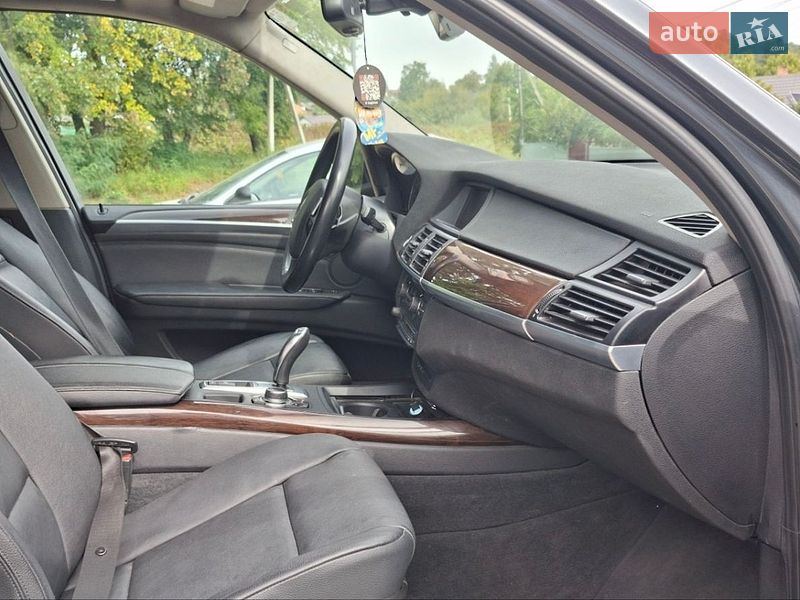 Внедорожник / Кроссовер BMW X5 2012 в Черновцах