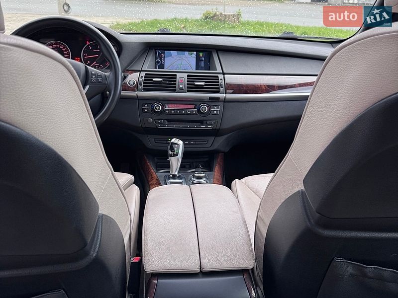 Позашляховик / Кросовер BMW X5 2012 в Чернівцях
