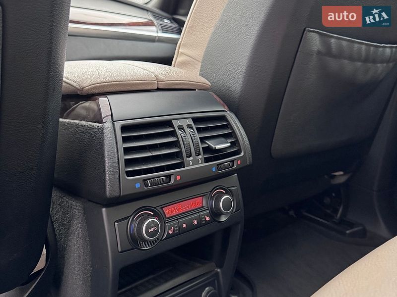 Позашляховик / Кросовер BMW X5 2012 в Чернівцях