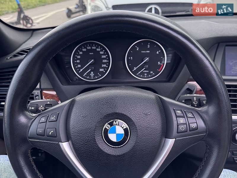 Позашляховик / Кросовер BMW X5 2012 в Чернівцях