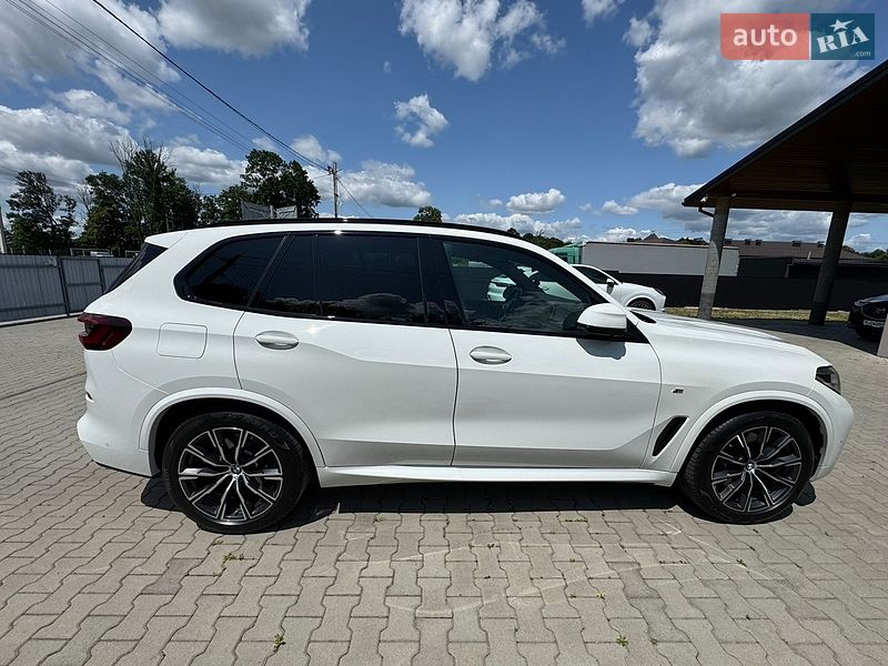 Позашляховик / Кросовер BMW X5 2022 в Мостиській