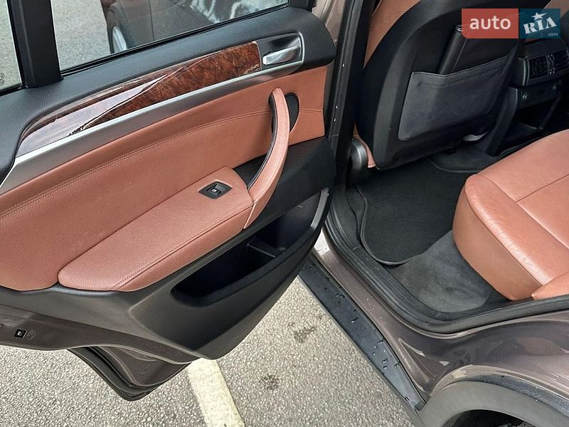 Внедорожник / Кроссовер BMW X5 2012 в Черновцах