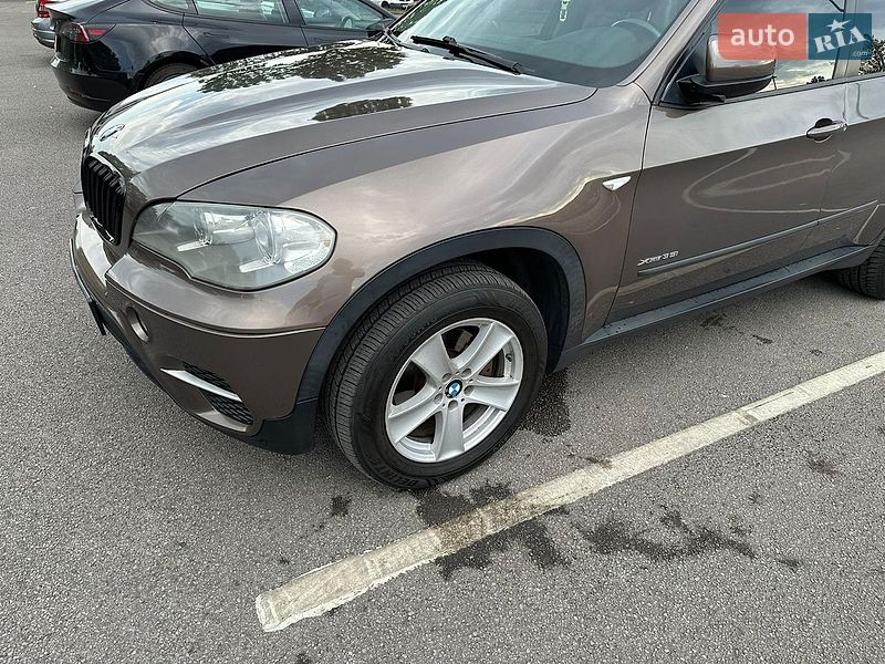 Внедорожник / Кроссовер BMW X5 2012 в Черновцах