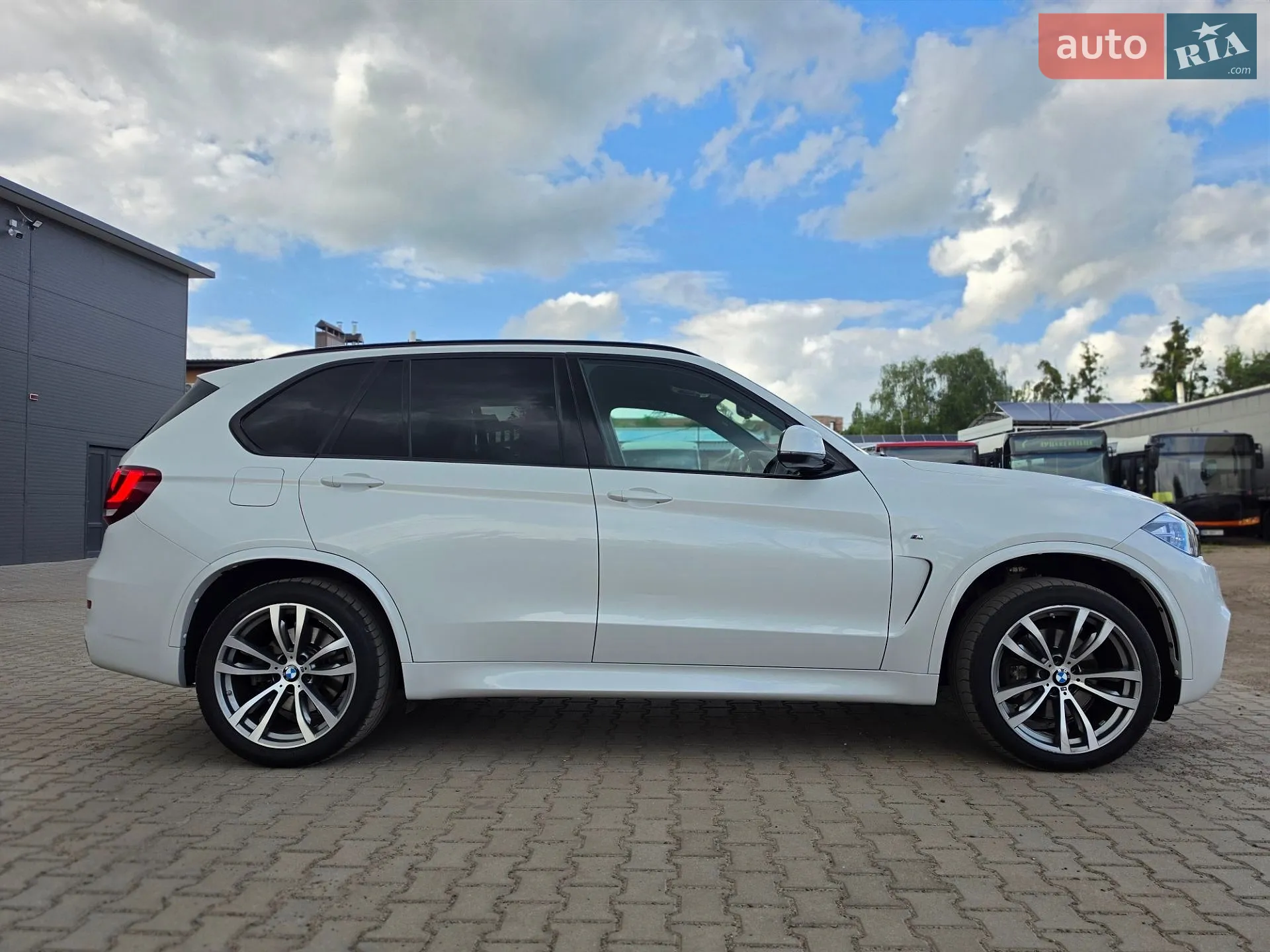 2017 BMW X5 - мініатюра 17