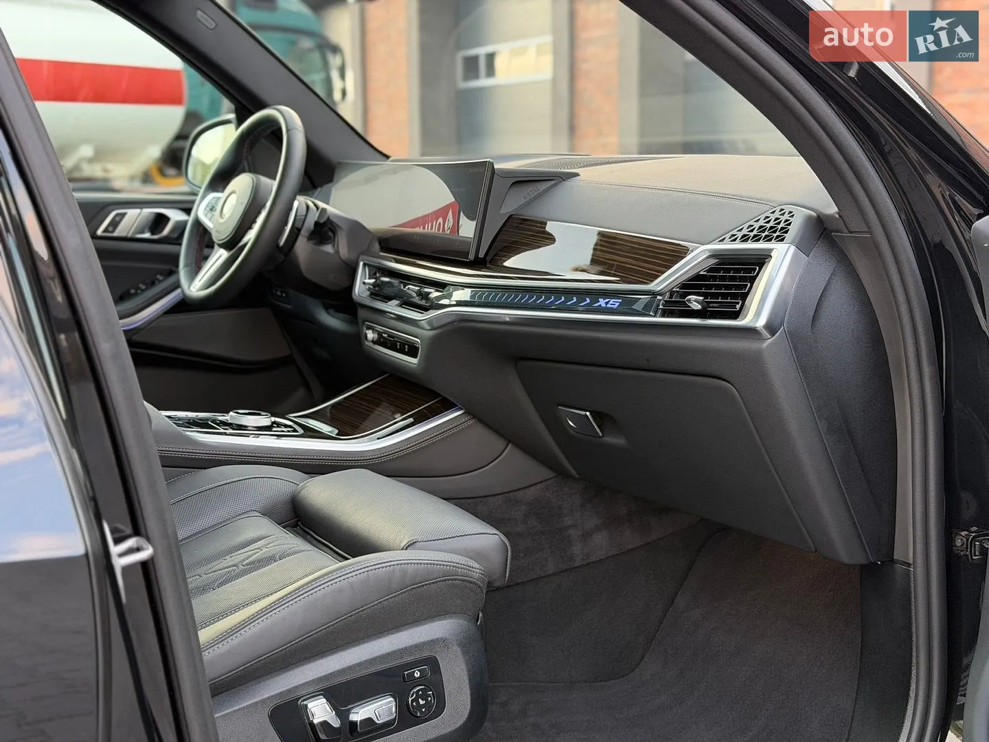 2025 BMW X5 - мініатюра 15