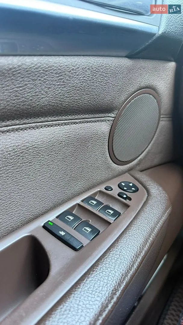 2010 BMW X5 - мініатюра 9