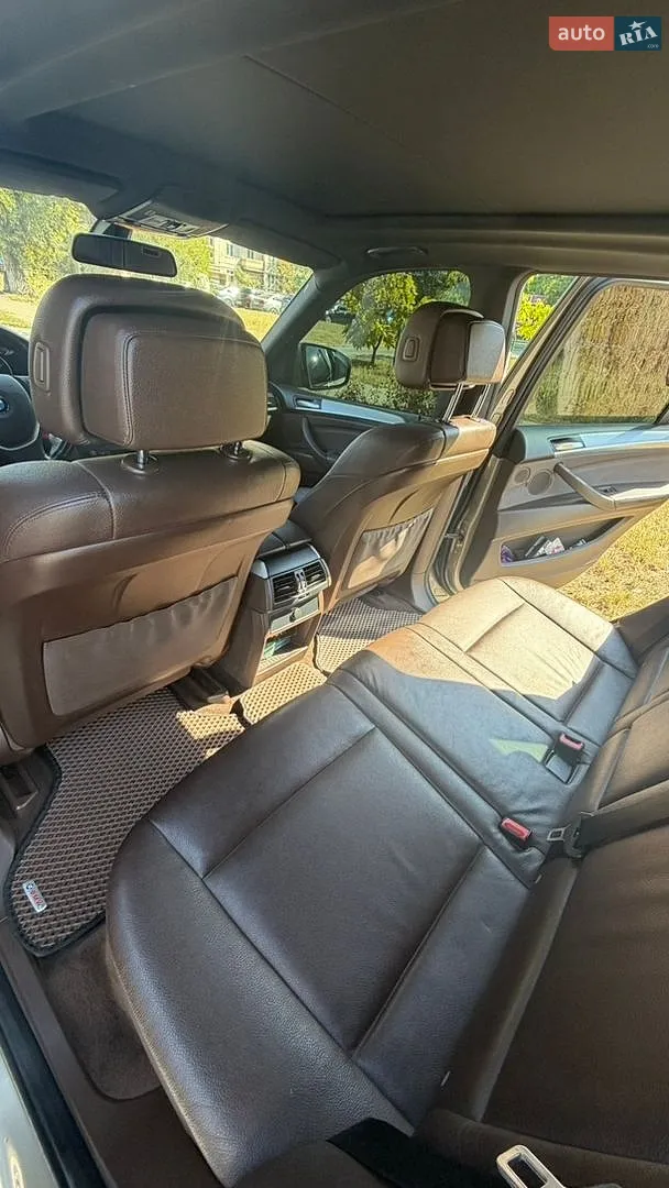 2010 BMW X5 - мініатюра 10
