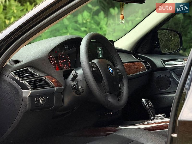 Внедорожник / Кроссовер BMW X5 2010 в Мене