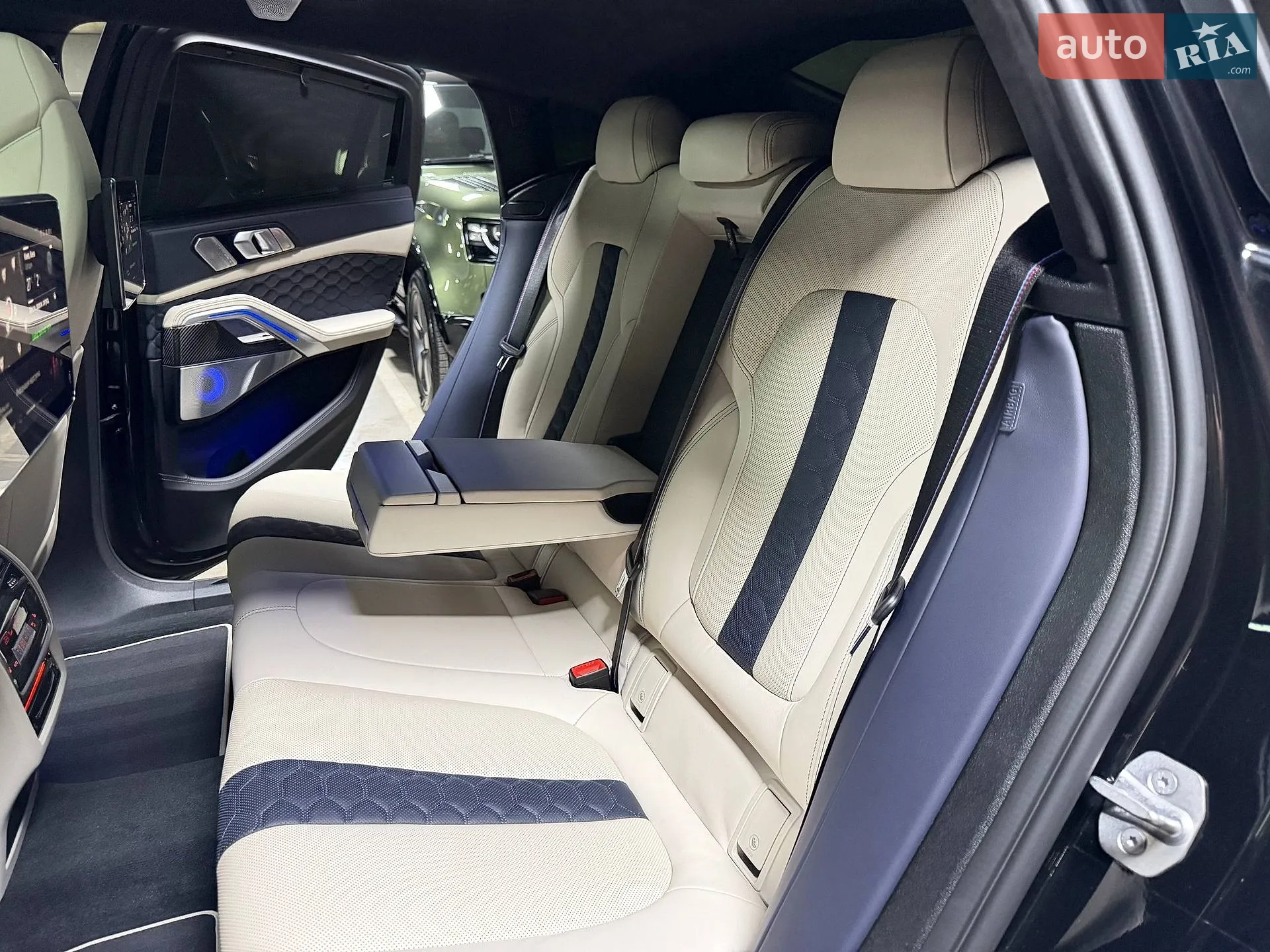 2022 BMW X6 M - мініатюра 81