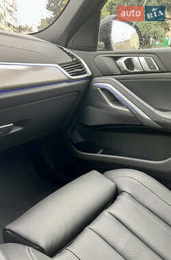 Позашляховик / Кросовер BMW X6 2022 в 