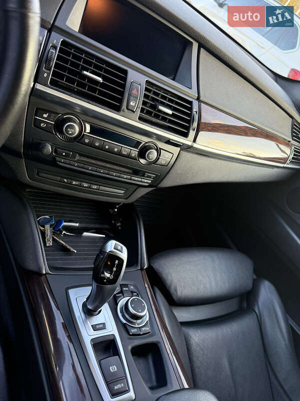 Внедорожник / Кроссовер BMW X6 2010 в Николаеве