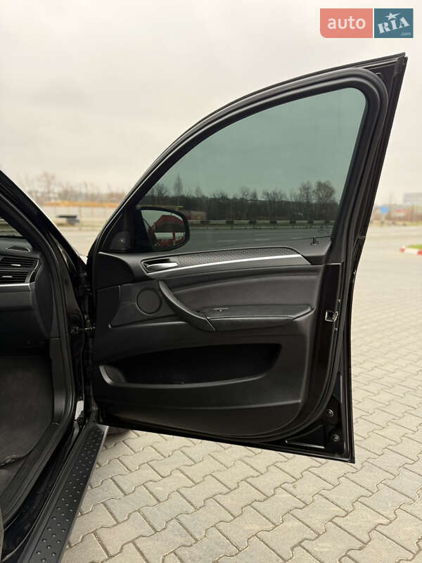 Внедорожник / Кроссовер BMW X6 2011 в Черновцах