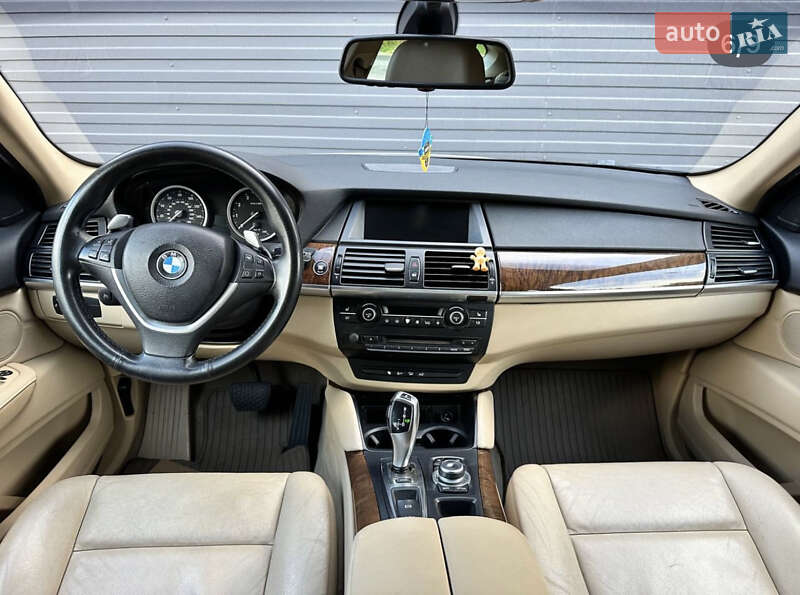 Внедорожник / Кроссовер BMW X6 2011 в Каменском