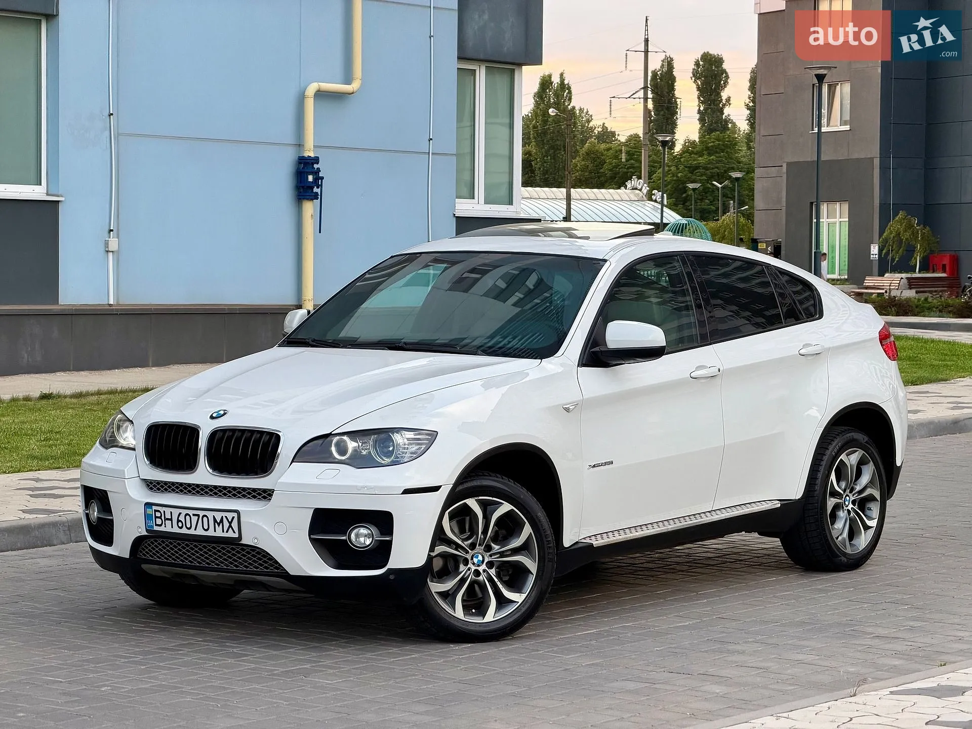 2010 BMW X6 - мініатюра 13