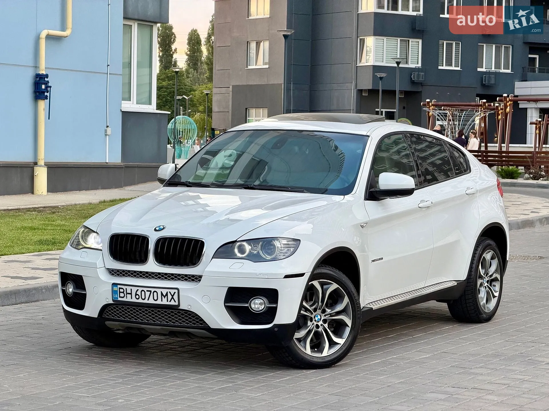 2010 BMW X6 - мініатюра 18