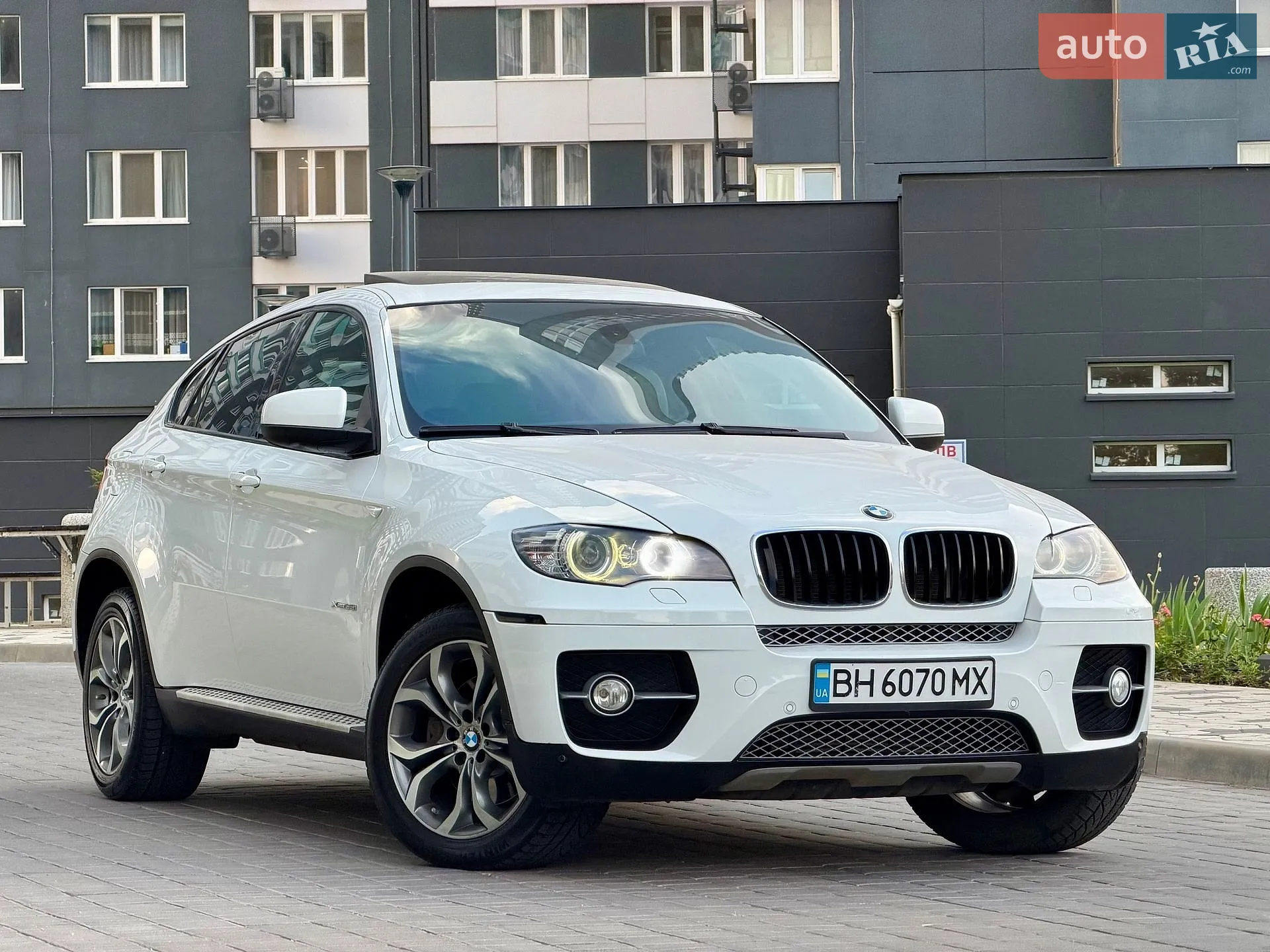 2010 BMW X6 - мініатюра 22
