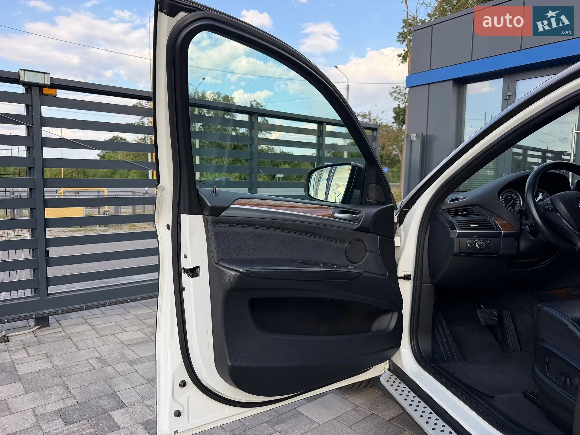 2010 BMW X6 - мініатюра 18