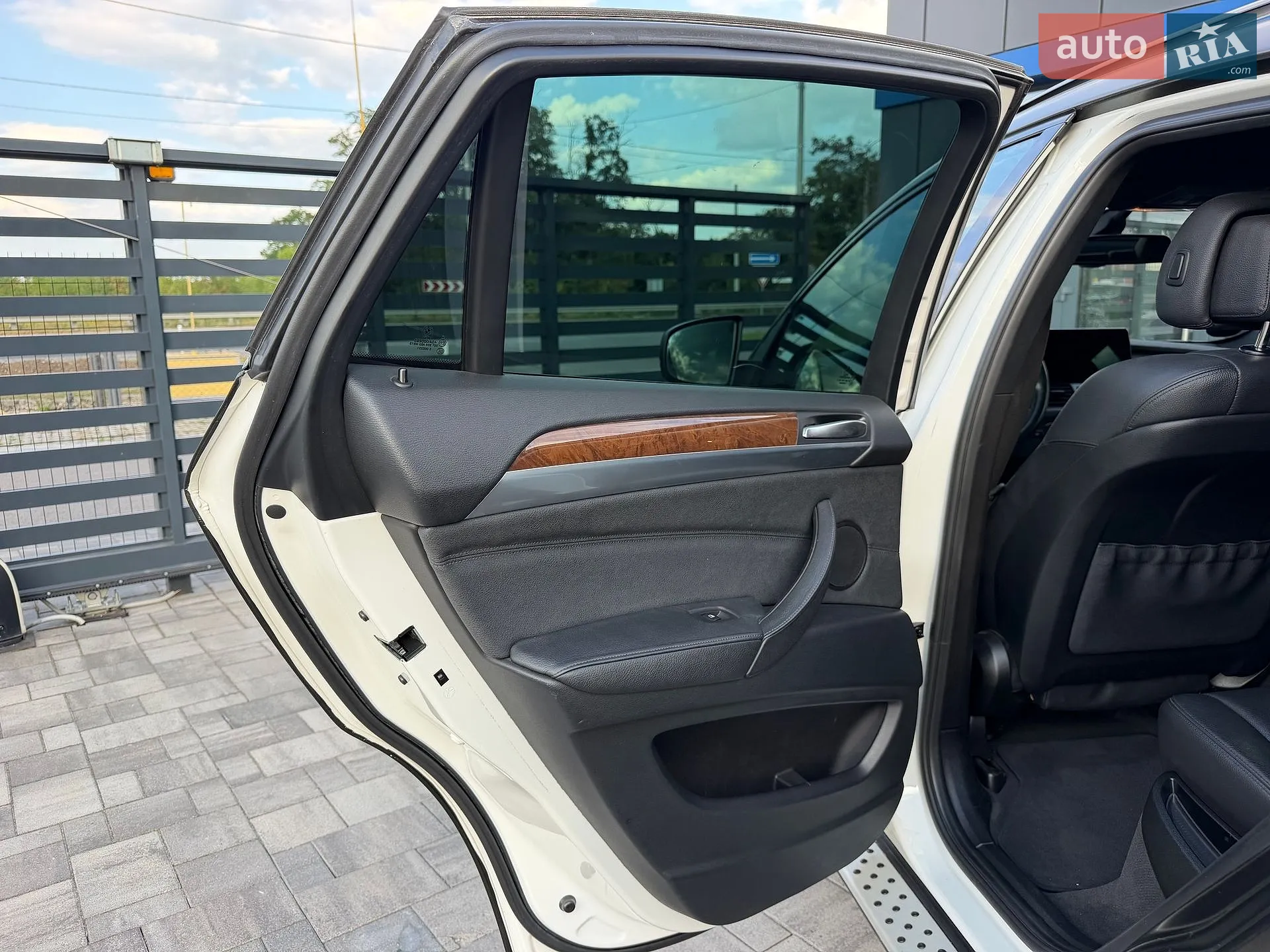2010 BMW X6 - мініатюра 25