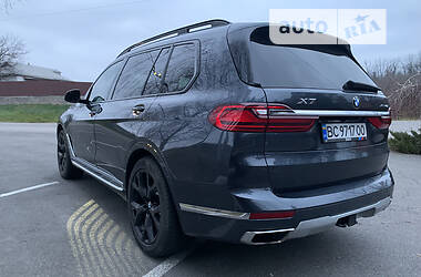 Позашляховик / Кросовер BMW X7 2020 в 