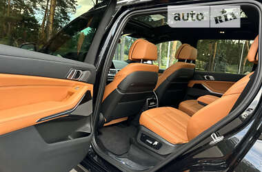 Позашляховик / Кросовер BMW X7 2020 в 