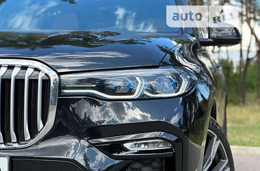 Позашляховик / Кросовер BMW X7 2020 в 