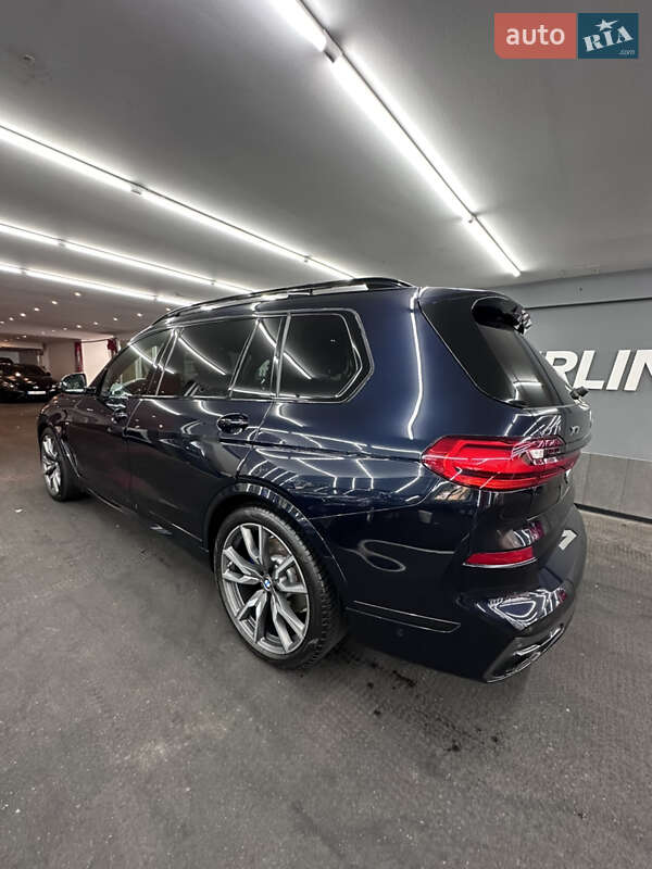 Позашляховик / Кросовер BMW X7 2021 в 