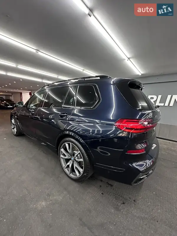 Позашляховик / Кросовер BMW X7 2021 в 