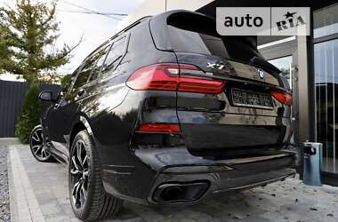 Позашляховик / Кросовер BMW X7 2022 в 