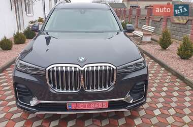 Позашляховик / Кросовер BMW X7 2021 в 