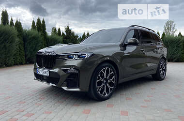 Позашляховик / Кросовер BMW X7 2022 в 