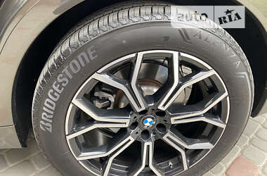 Позашляховик / Кросовер BMW X7 2022 в 