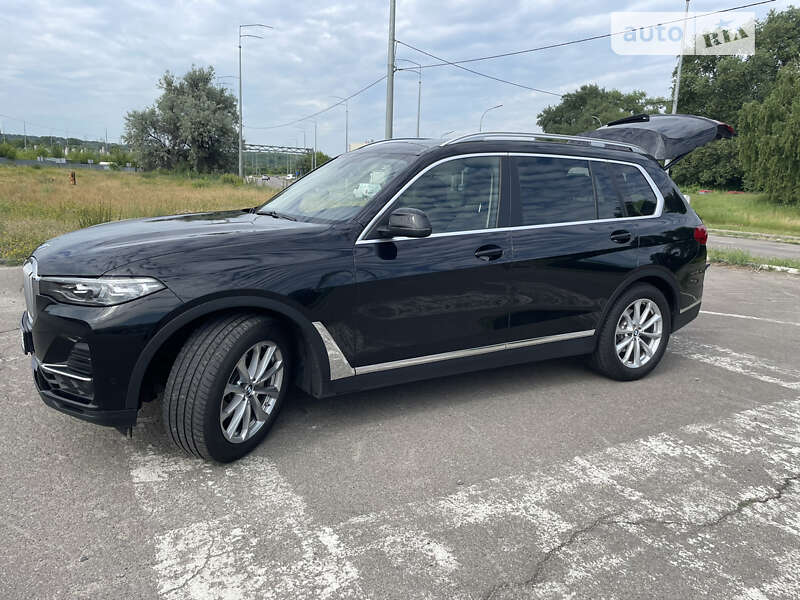 Внедорожник / Кроссовер BMW X7 2022 в 