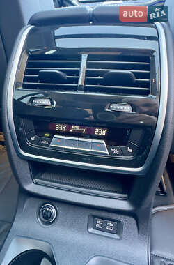 Внедорожник / Кроссовер BMW X7 2021 в 